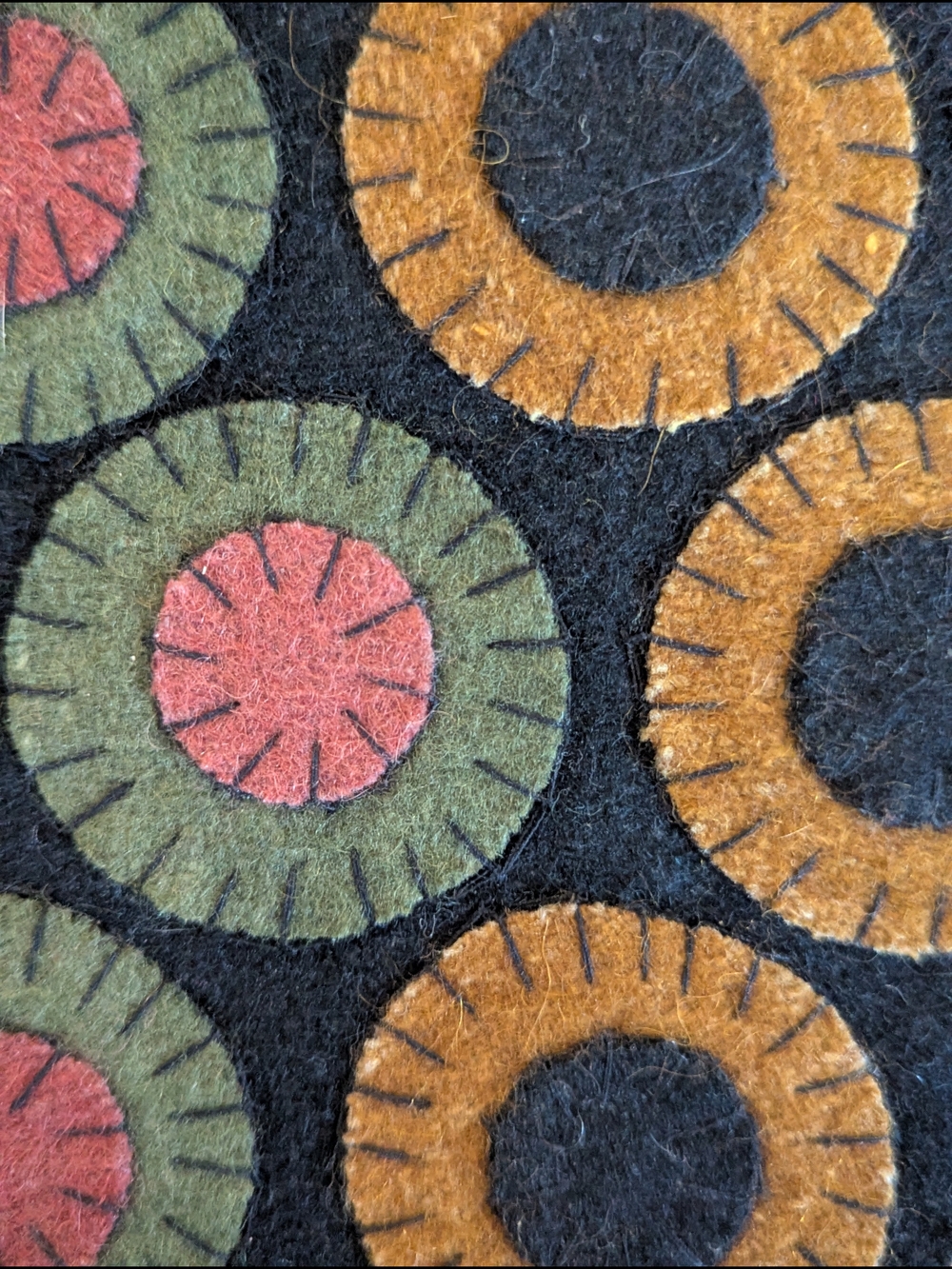 Wool Felt Penny Rug Table Runner Primitive Folk Art Americana 30" - Picture 10 of 11